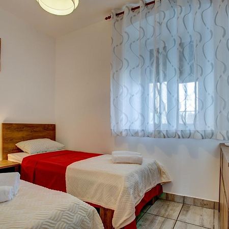 Apartment Laura With Terrace 보드냔 외부 사진