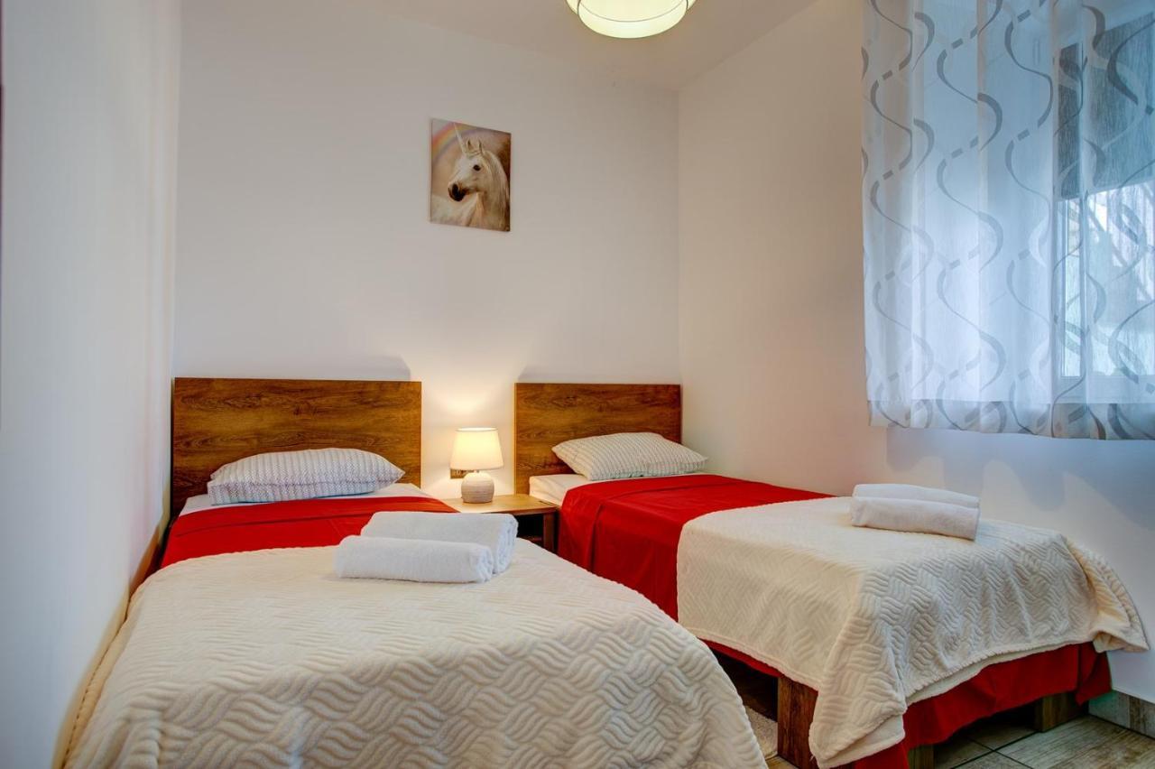 Apartment Laura With Terrace 보드냔 외부 사진